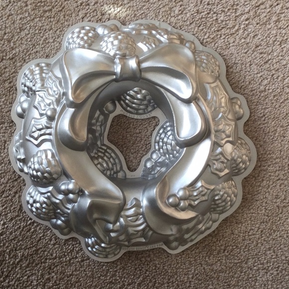 Nordic Ware Other - Nordicware Wreath Holiday Bundt Cake Cast Aluminum Nonstick Baking Pan